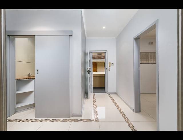 2 BEDROOM APARTMENT RENTED IN MOUILLE POINT